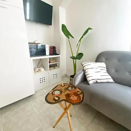 Antonia - Artistic Loft Close To The Center דירה בארי